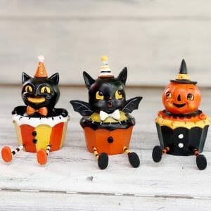jp Halloween cupcake sitters